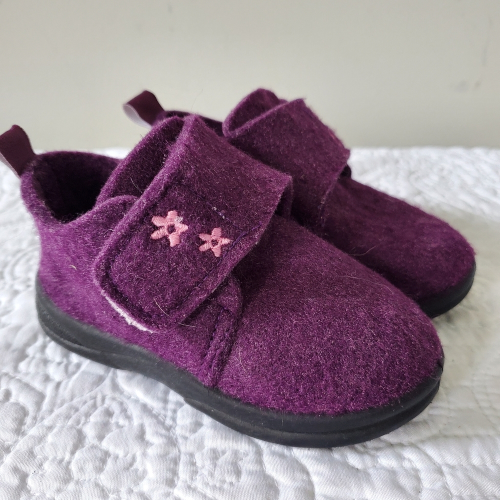 SKIDDERS Little Girls Velcro Closure Cute Purple Boots